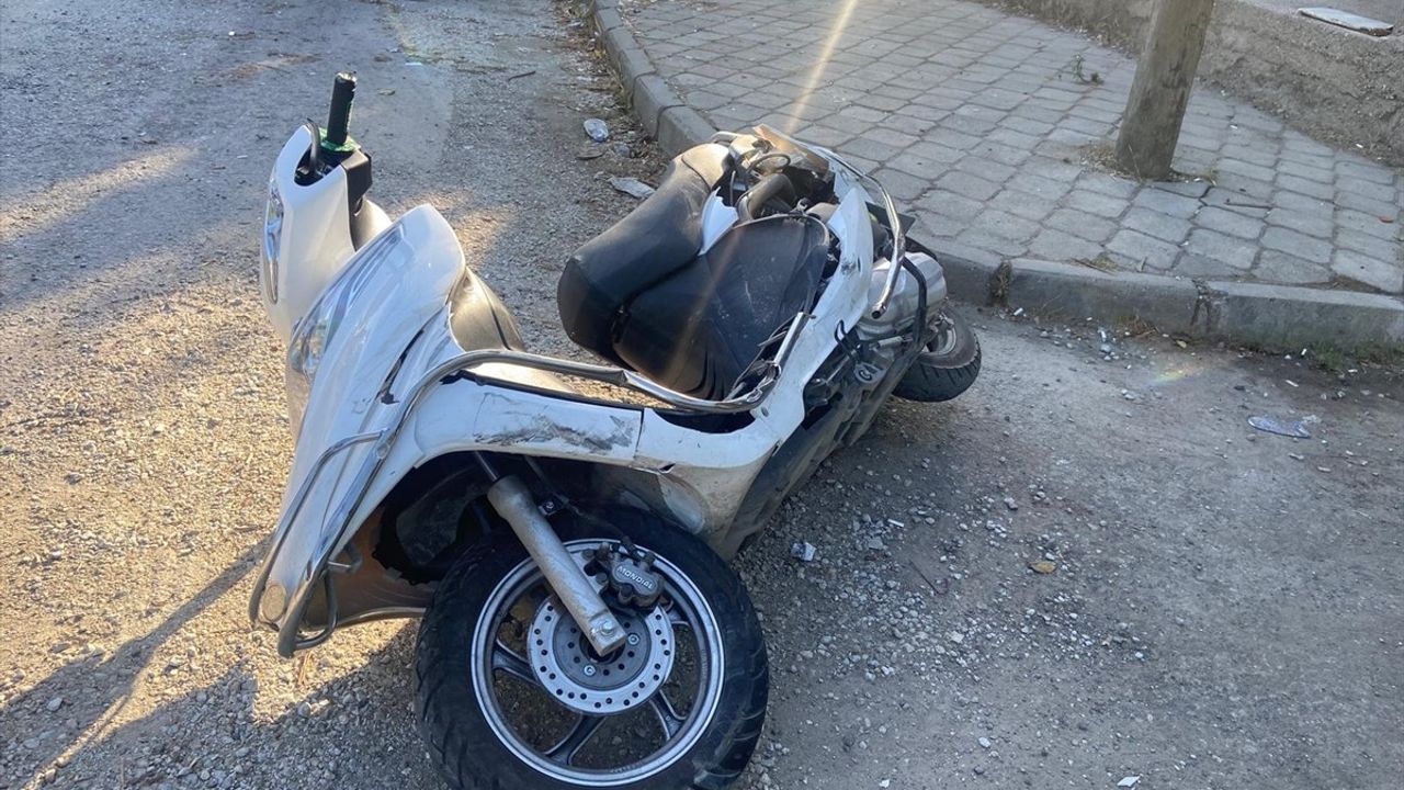 Manisa'da Motosiklet Kazası: 14 Yaşındaki Genç Hayatını Kaybetti