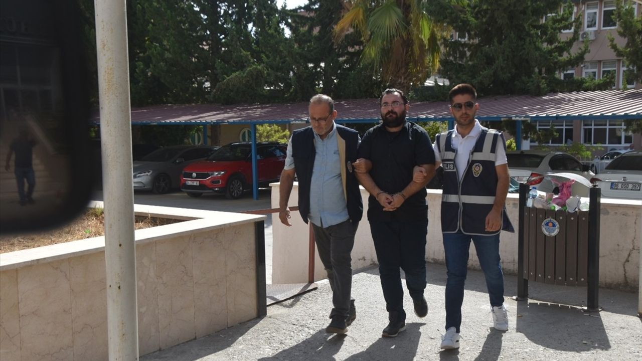 Mersin'de Emekli Öğretim Görevlisi Cinayeti: Oğlu Tutuklandı