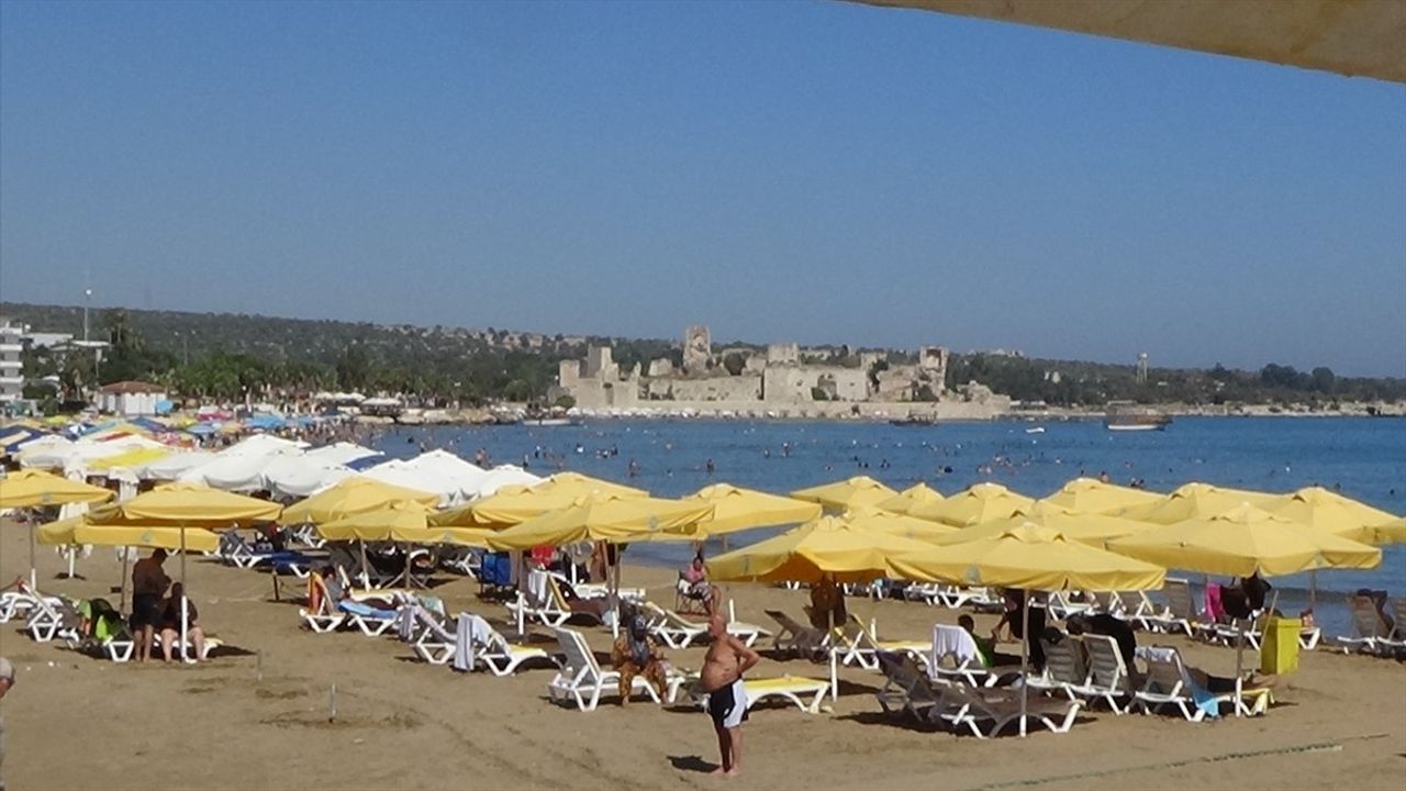 Mersin Kızkalesi'nde Turizm Hareketliliği Devam Ediyor