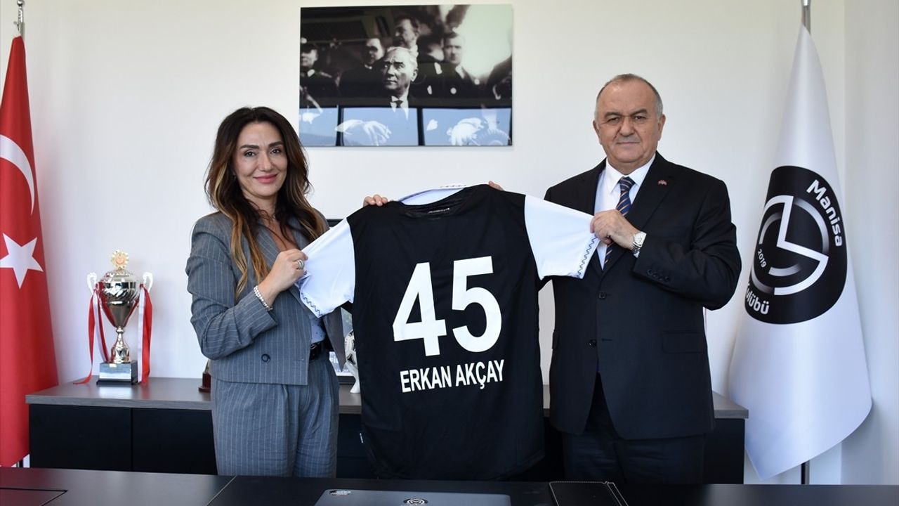 MHP Grup Başkanvekili Erkan Akçay'dan Manisa FK'ye Destek Ziyareti