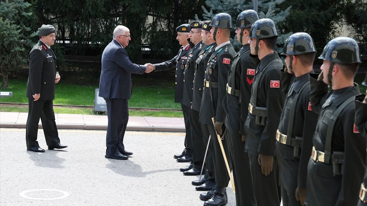 Milli Savunma Bakanı Güler'den Kara Kuvvetleri Ziyareti