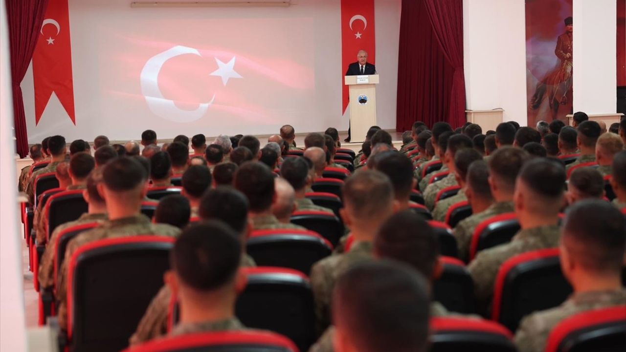 Milli Savunma Bakanı Güler Hakkari'de Komando Tugayı'nı Ziyaret Etti