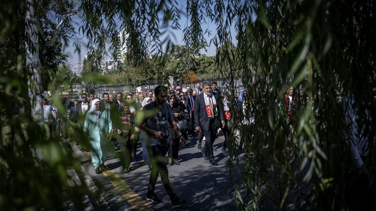 Milli Yol Partisi Üyeleri, İsrail'in Saldırılarını Protesto Etti