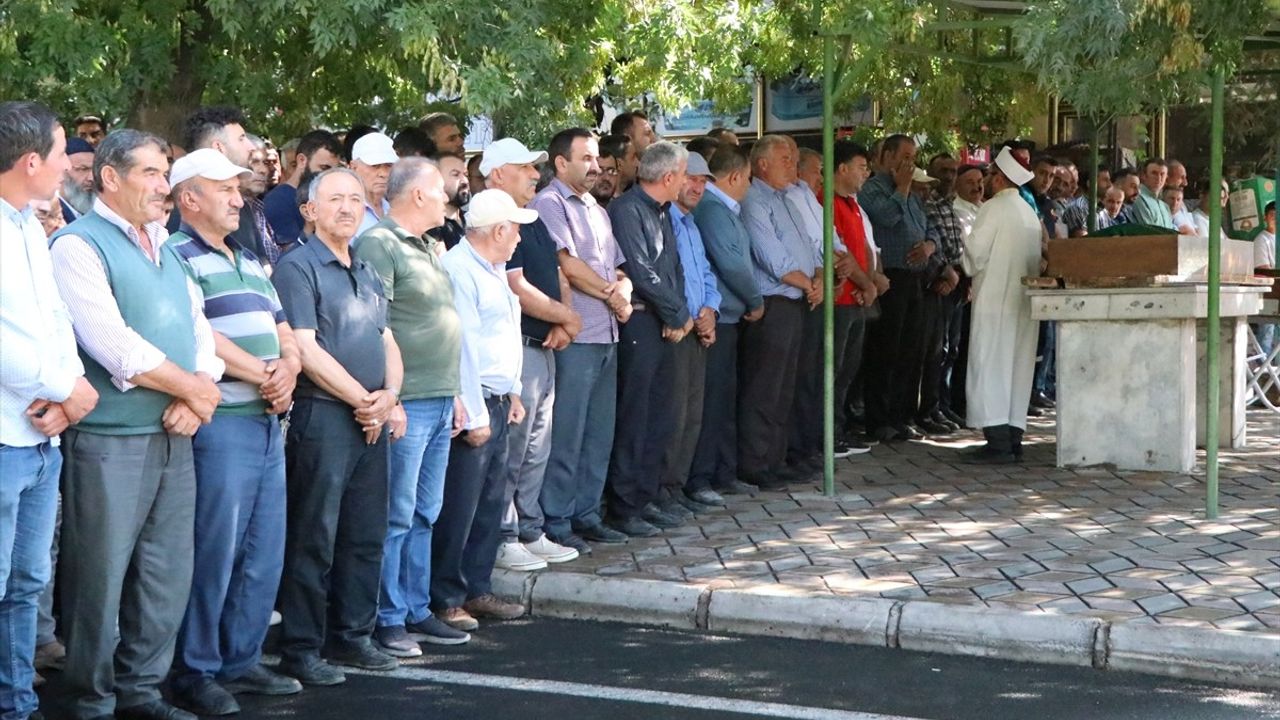 Niğde'de Baraj Gölünde Bulunan Baba ve Kızı Defnedildi