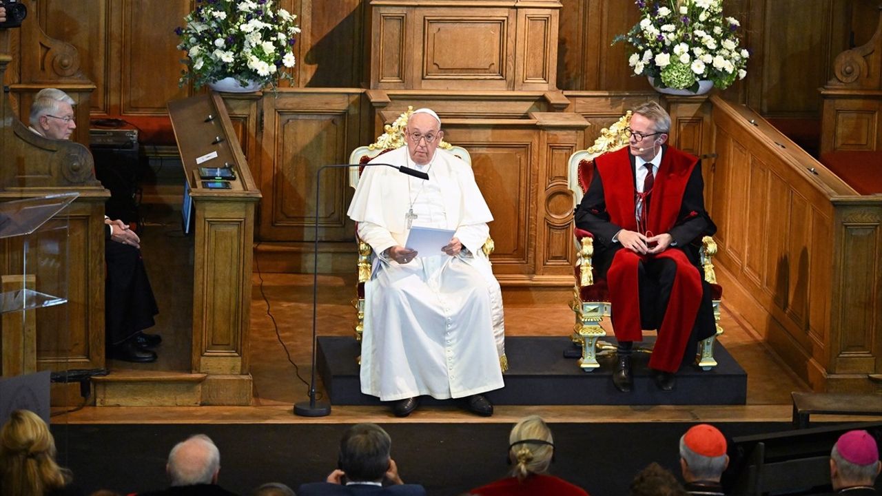 Papa Franciscus, Belçika'da Kilise Skandallarını Kınadı