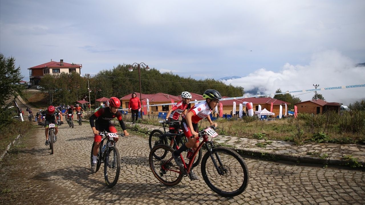 Rize'de Uluslararası MTB Cup Dağ Bisikleti Yarışları Gerçekleştirildi