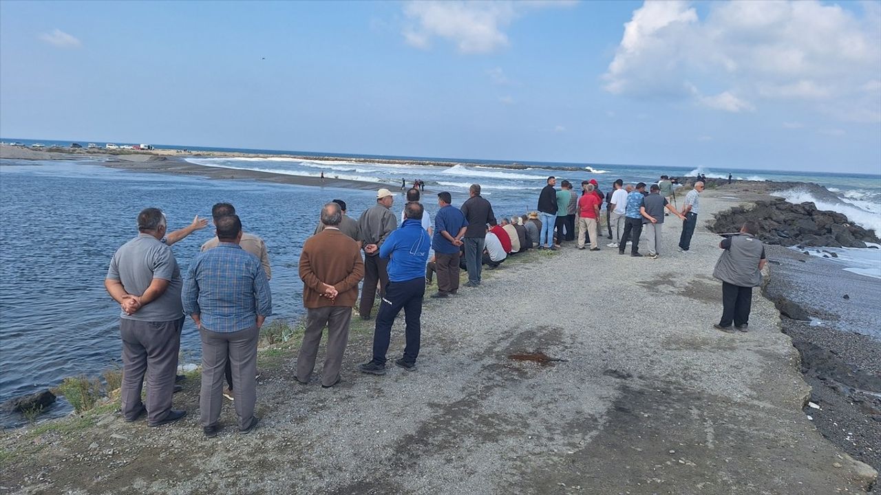 Samsun'da Kaybolan Balıkçı İçin Arama Çalışmaları Devam Ediyor