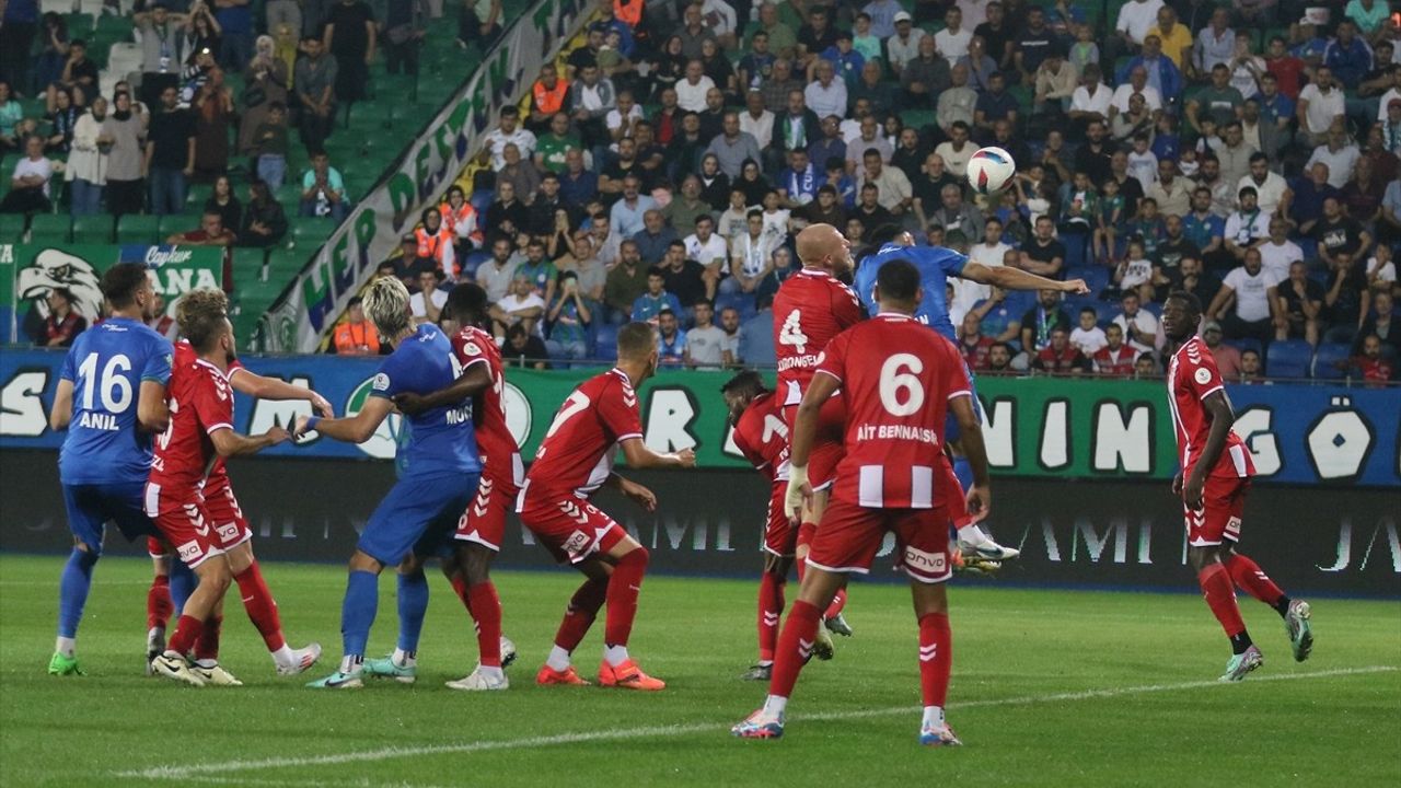 Samsunspor, Çaykur Rizespor'u Deplasmanda Mağlup Etti