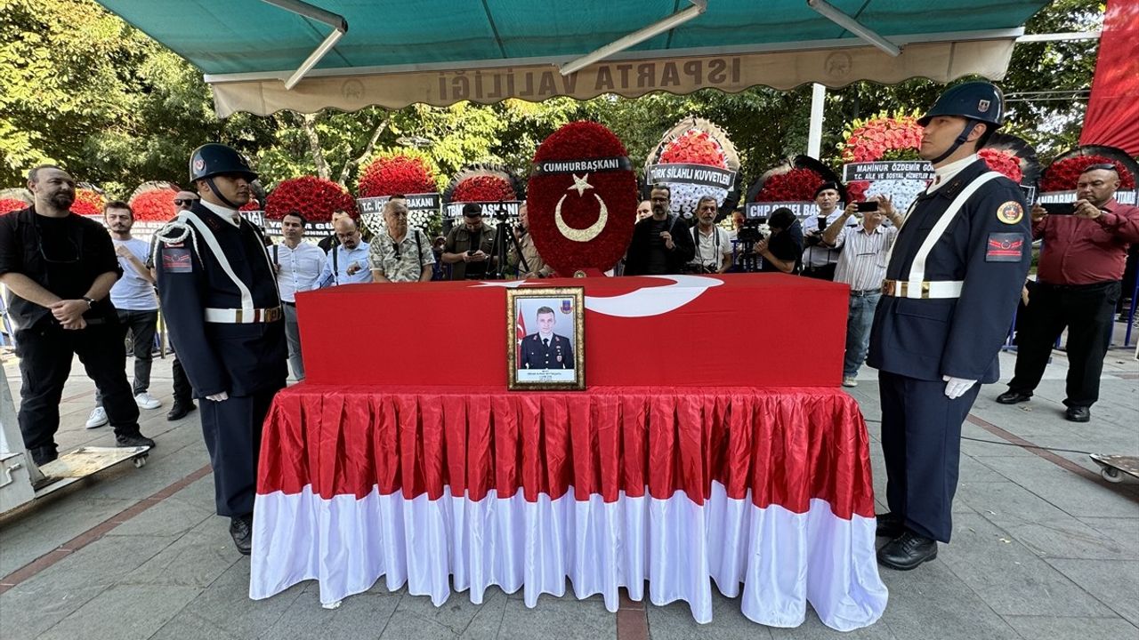 Şehit Jandarma Uzman Çavuş Orhan Burak Büyükçaylı'nın Cenazesi Isparta'da Defnedildi