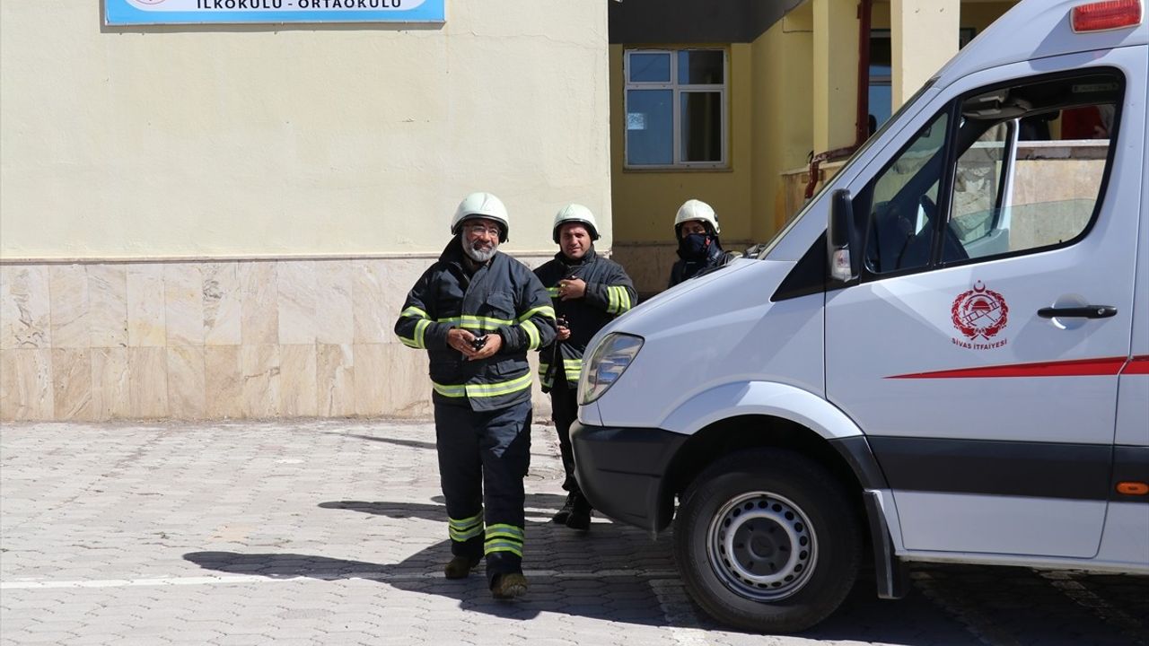 Sivas'ta Öğrencilerden İtfaiyecilere Unutulmaz Sürpriz