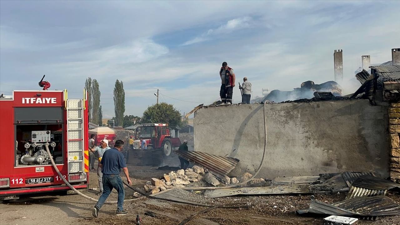 Sivas'ta Yangın: Ev ve Tesisler Zarar Gördü