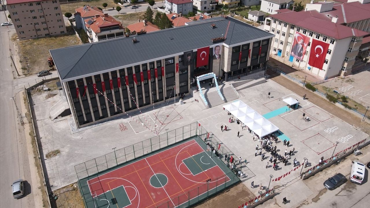 Sivas'ta Yeni Okul Açılışı