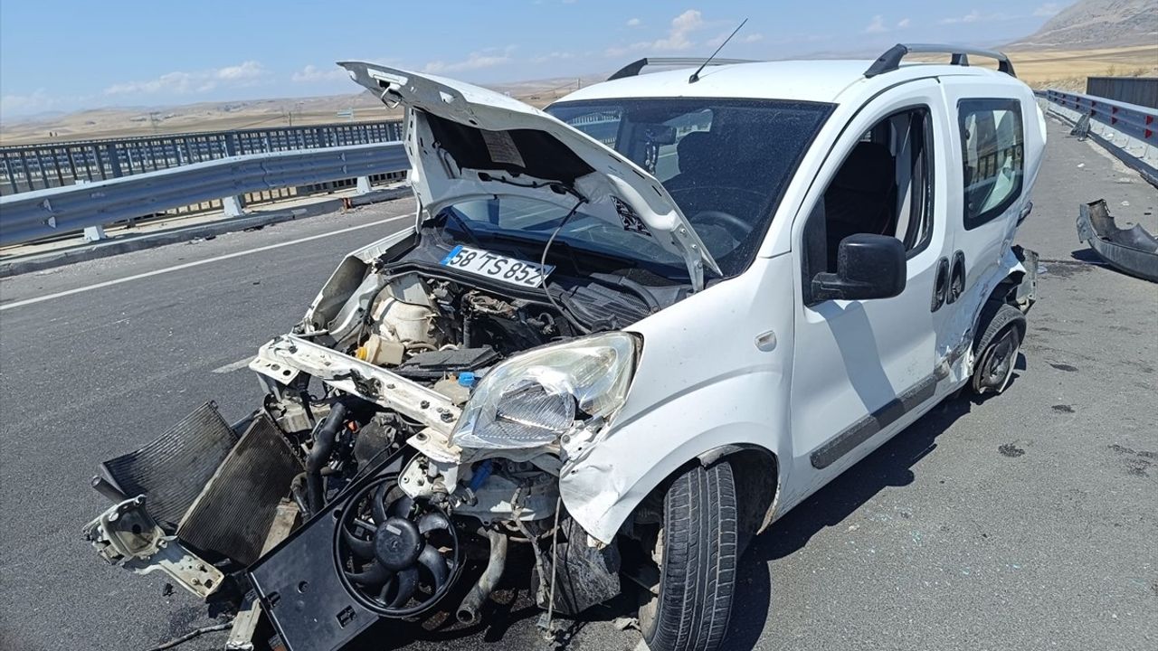 Sivas'ta Zincirleme Trafik Kazası: 9 Yaralı