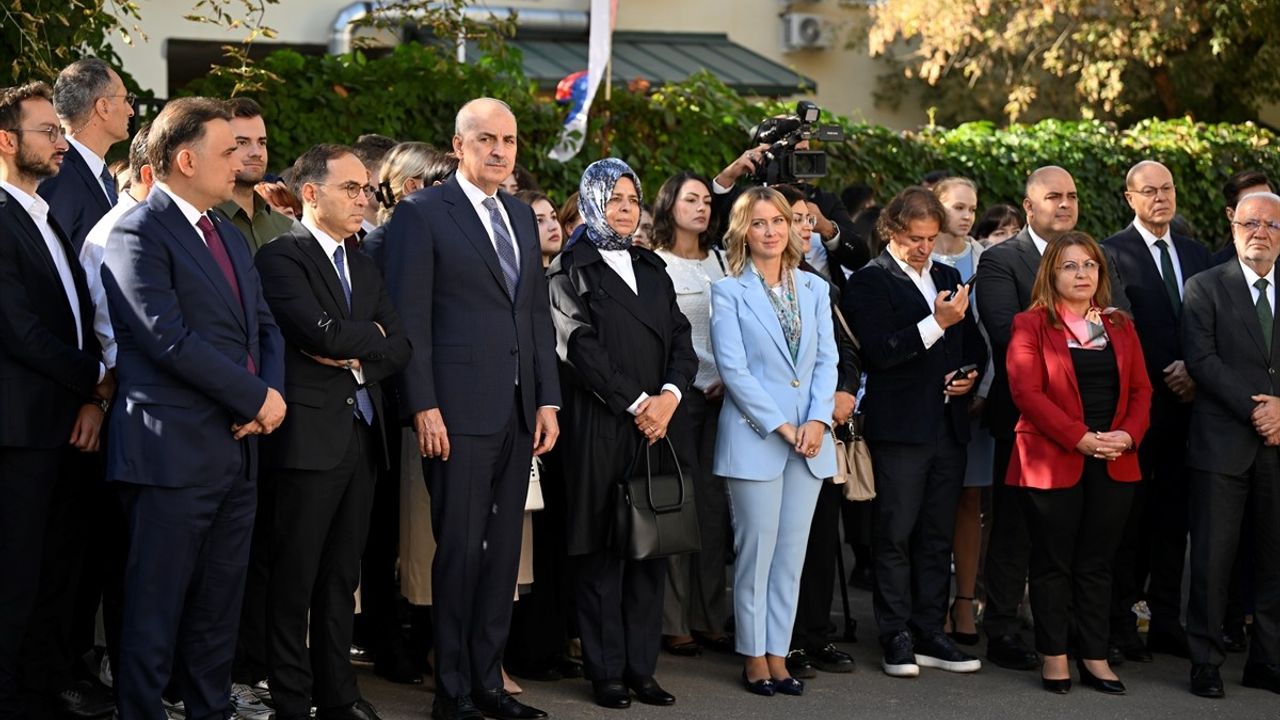 TBMM Başkanı Kurtulmuş Moskova'da Yunus Emre Enstitüsünü Ziyaret Etti