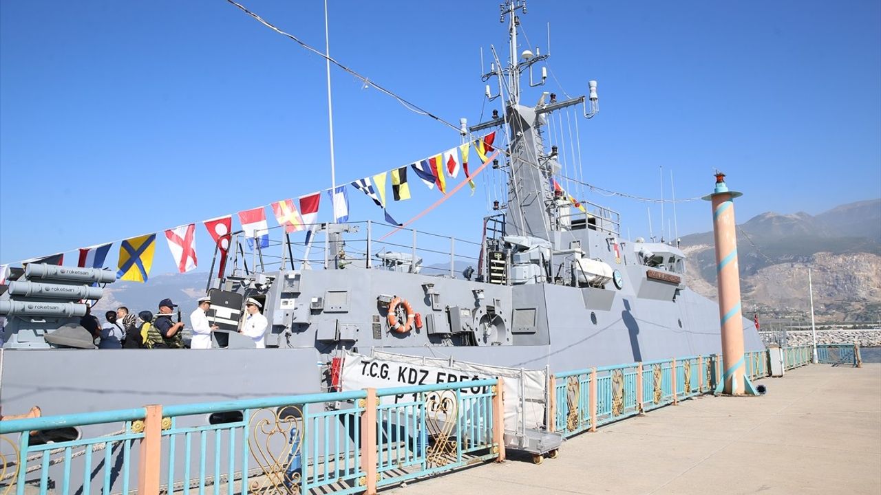 TCG Karadeniz Ereğli Gemisi İskenderun'da Sergilendi