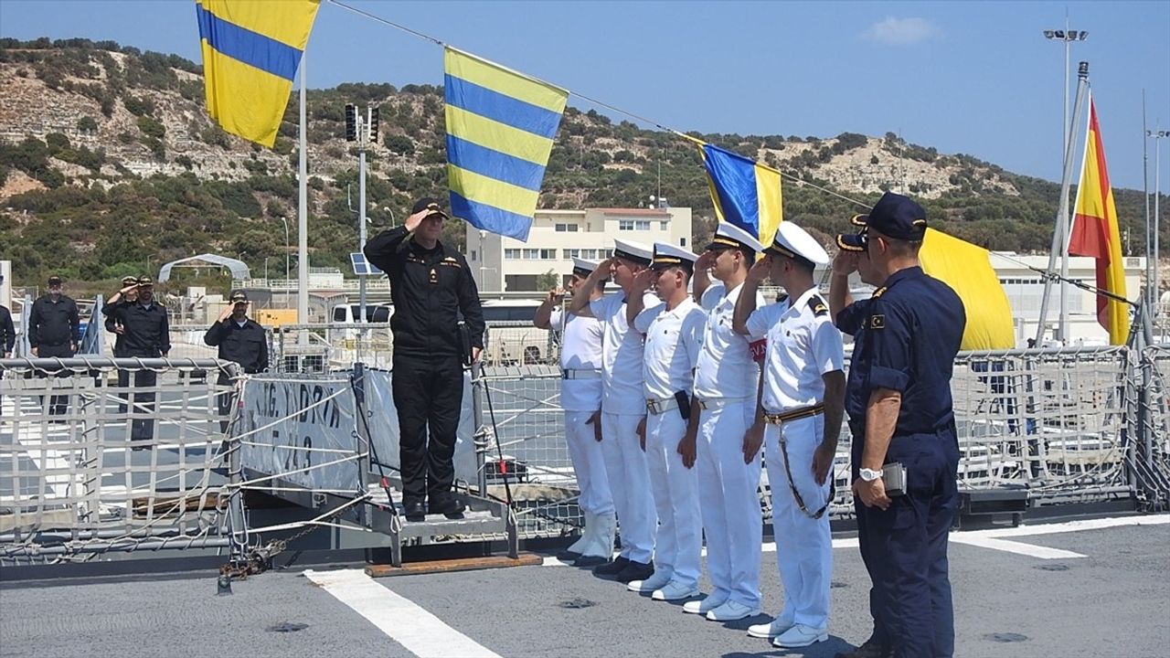 TCG Yıldırım Firkateyni Yunanistan'a Liman Ziyareti Gerçekleştirdi