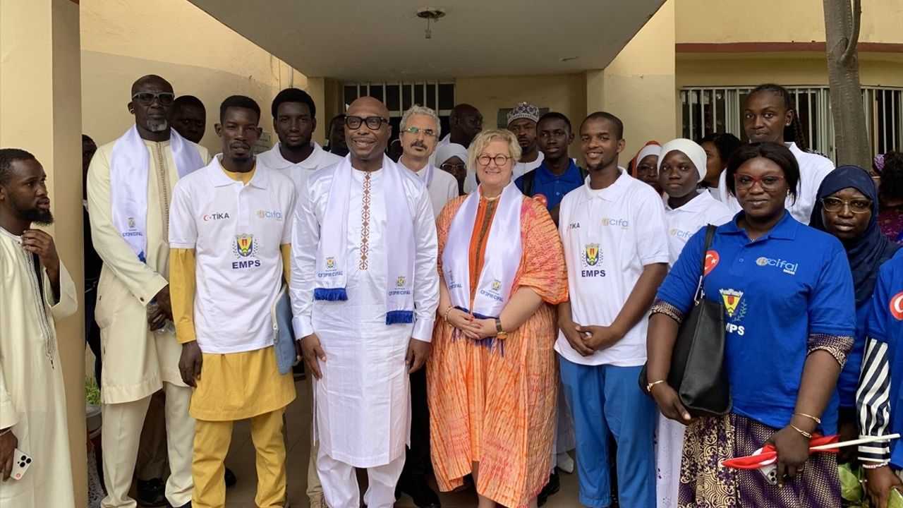 TİKA, Senegal'deki Sağlık Meslek Okuluna Destek Verdi