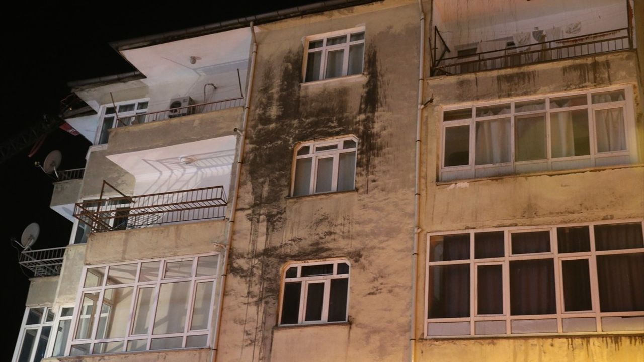 Tokat'taki Apartman Yangını Hasara Yol Açtı