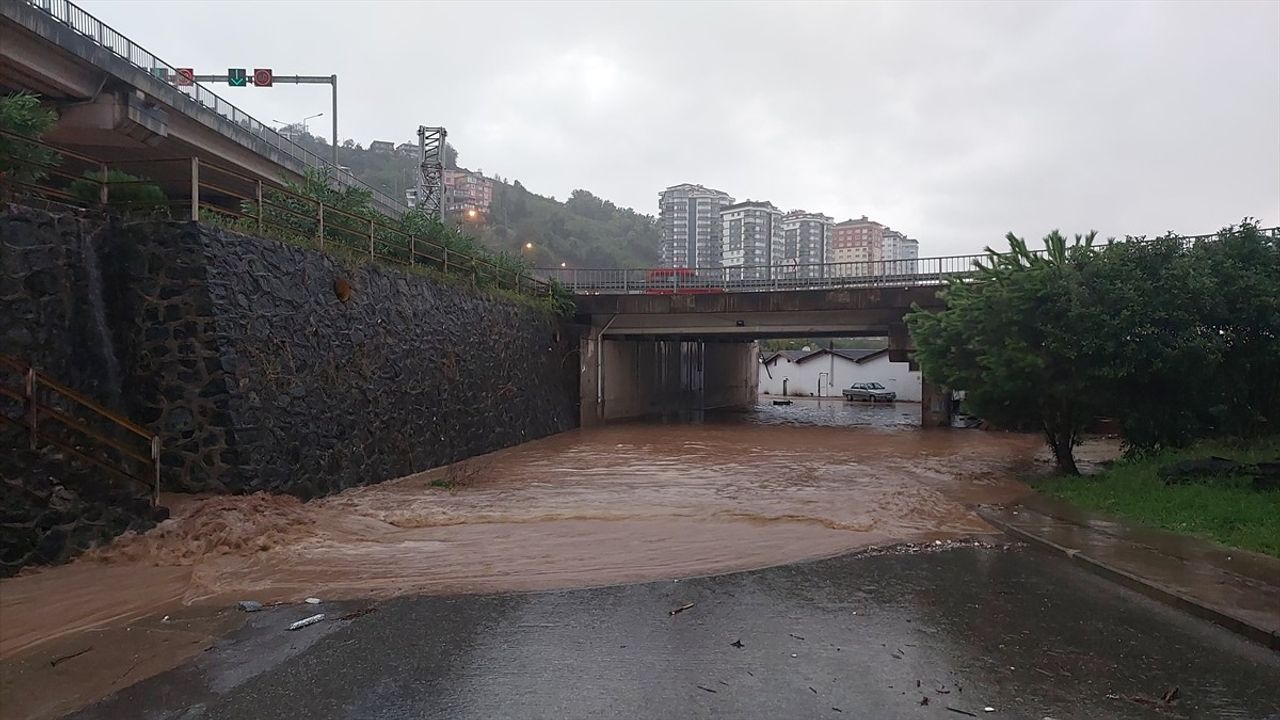 Trabzon'da Sağanak Yağışlar Taşkınlara Neden Oldu