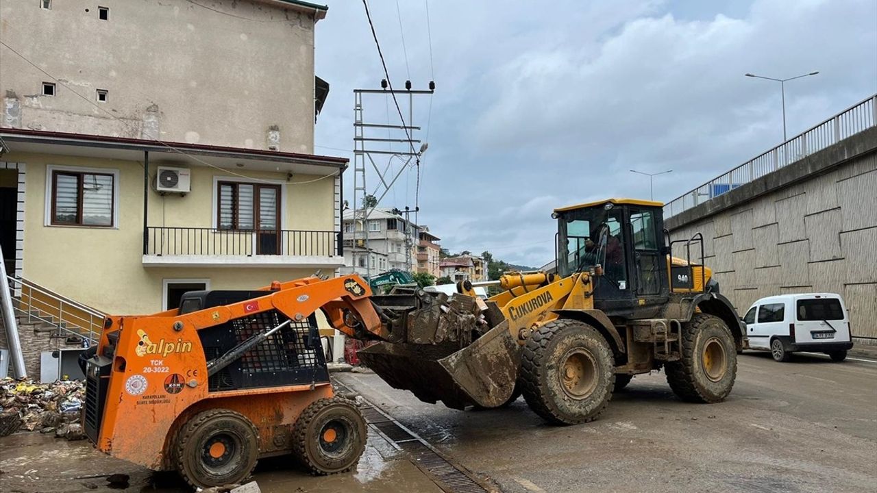 Trabzon'da Taşkın ve Heyelan Sonrası Yenileme Çalışmaları Devam Ediyor