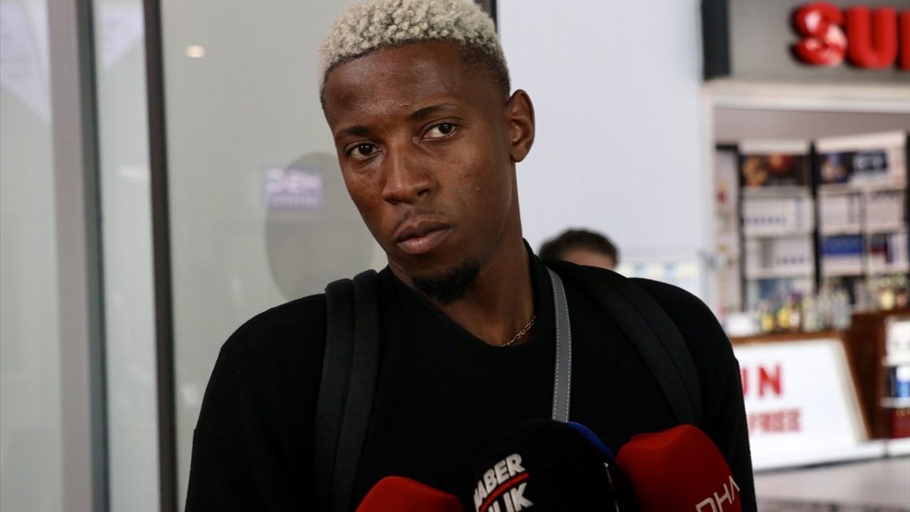 Trabzonspor'un Yeni Transferi Simon Bokote Banza Trabzon'a Geldi