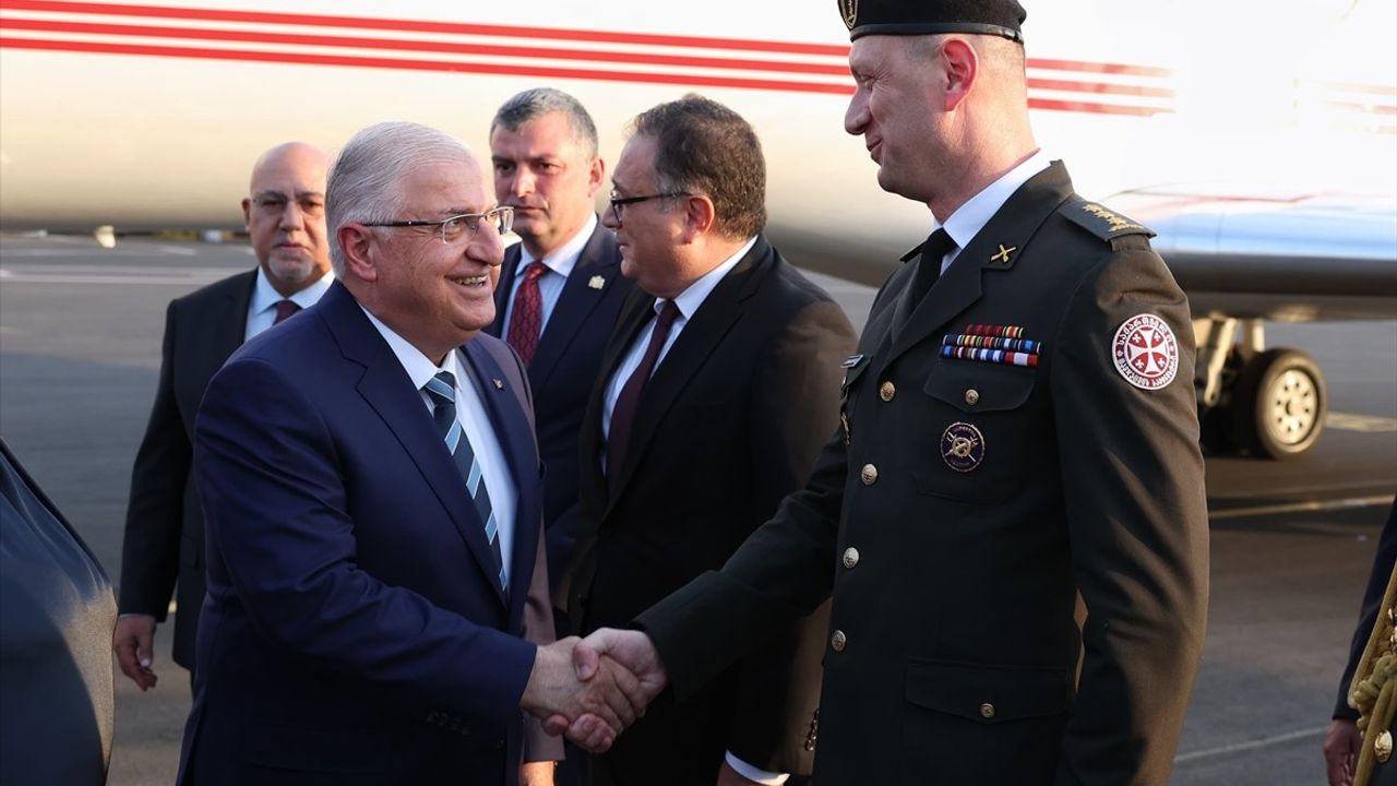 Türkiye-Azerbaycan-Gürcistan Savunma Bakanları Toplantısı İçin Gürcistan'a Giden Bakan Güler