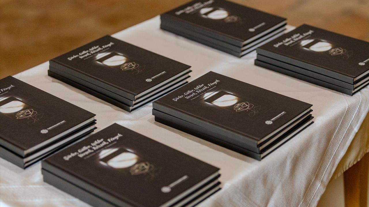 Türkiye Maarif Vakfı'nın 'Şiirler, Güller, Işıklar' Eseri Macaristan'da Tanıtıldı