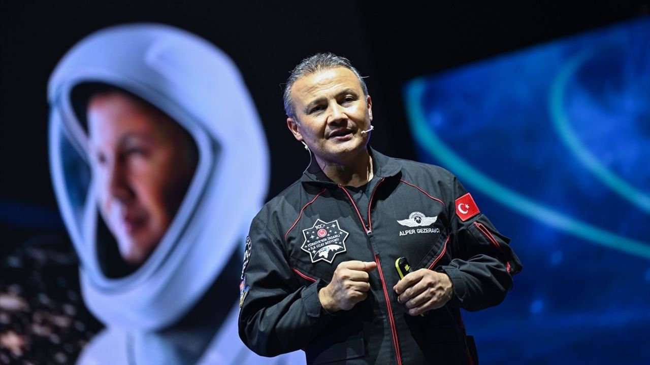 Türkiye'nin İlk Astronotu Gençlerle Buluştu