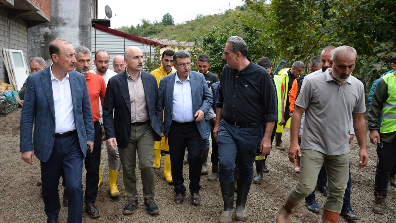 Ulaştırma ve Altyapı Bakan Yardımcısı İskurt, Araklı'daki Yağışlar Sonrası İncelemelerde Bulundu