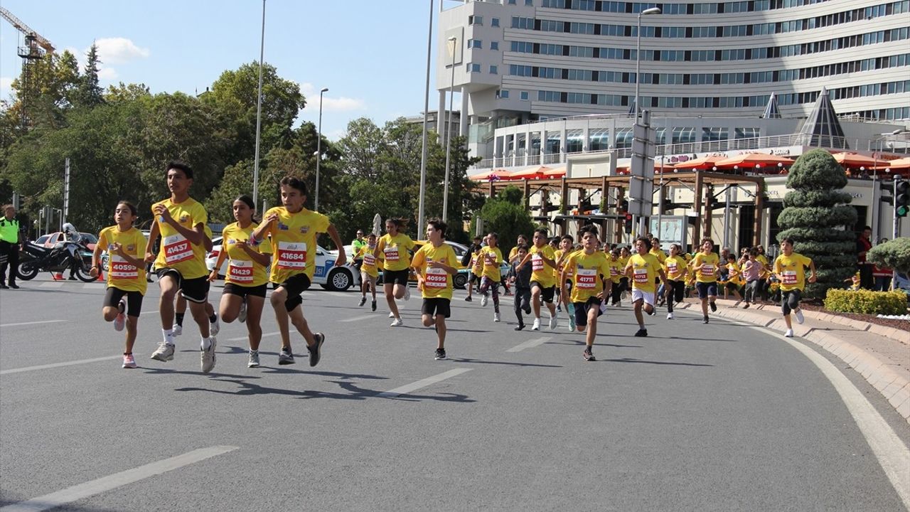 Uluslararası Kayseri Yarı Maratonu Öncesi Çocuk Koşusu Gerçekleşti