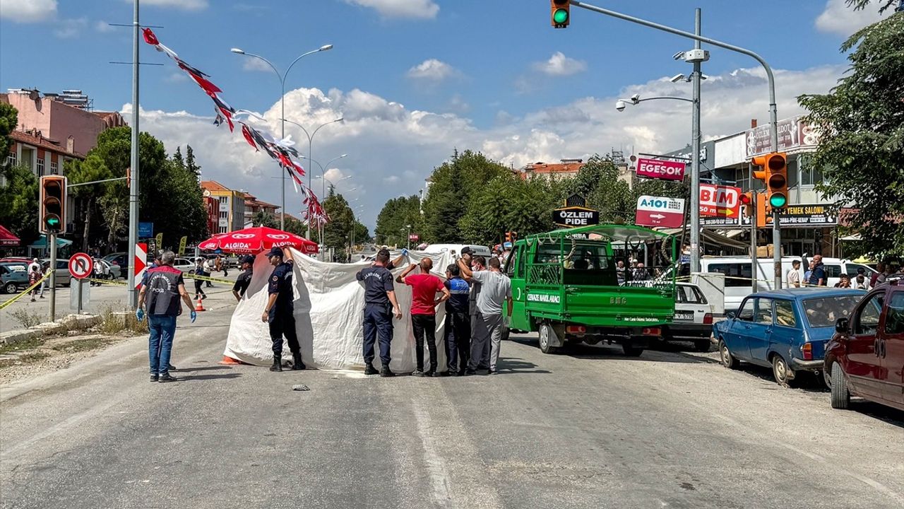 Uşak'ta Tır Çarpması Sonucu 86 Yaşındaki Adam Hayatını Kaybetti