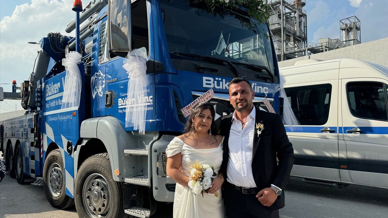 Vinç ile Nikah: Eşsiz Düğün Töreni Manisa'da Gerçekleşti