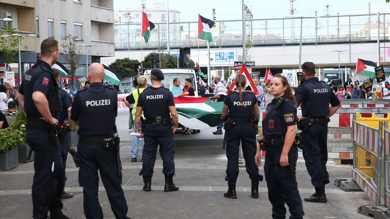 Viyana'da Filistin Dayanışması: Gazze'ye Yönelik Saldırılara Protesto