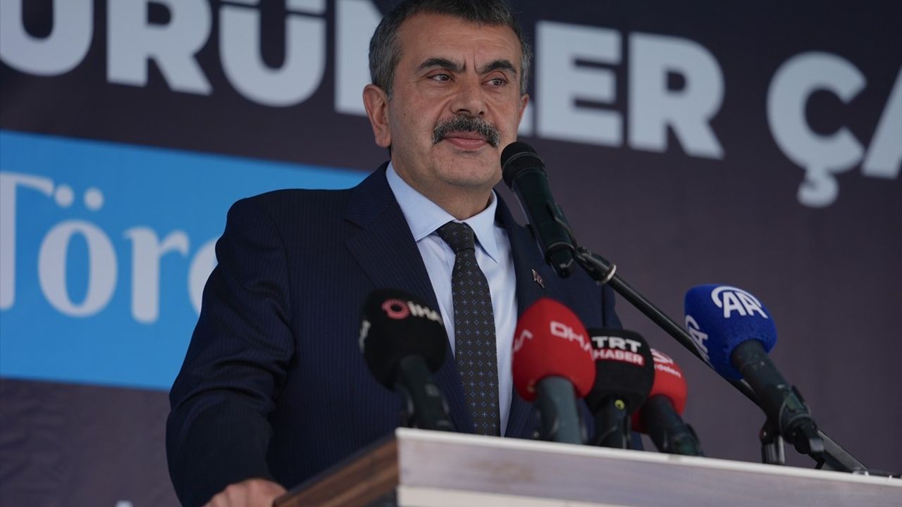 Yusuf Tekin, Tortum Yöresel Ürünler Çarşısı'nın Açılışında Konuştu