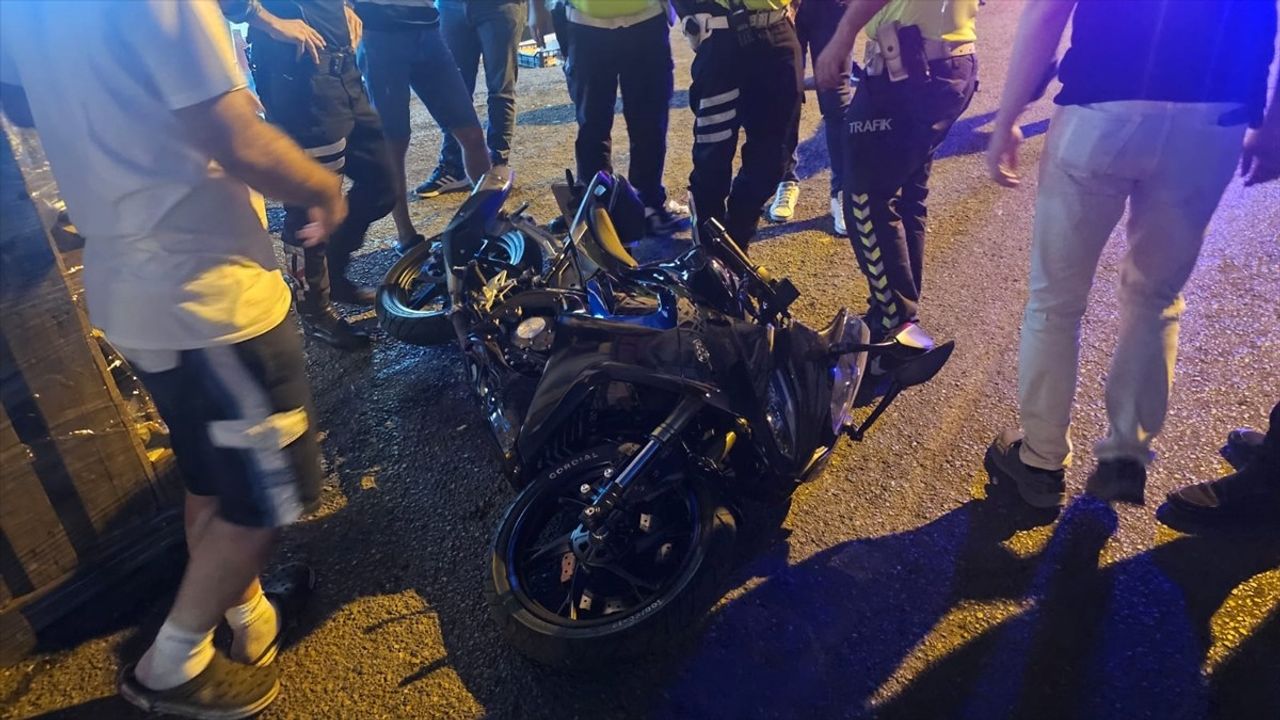 Zonguldak'ta Trafik Polisi Motosikletin Çarpması Sonucu Yaralandı