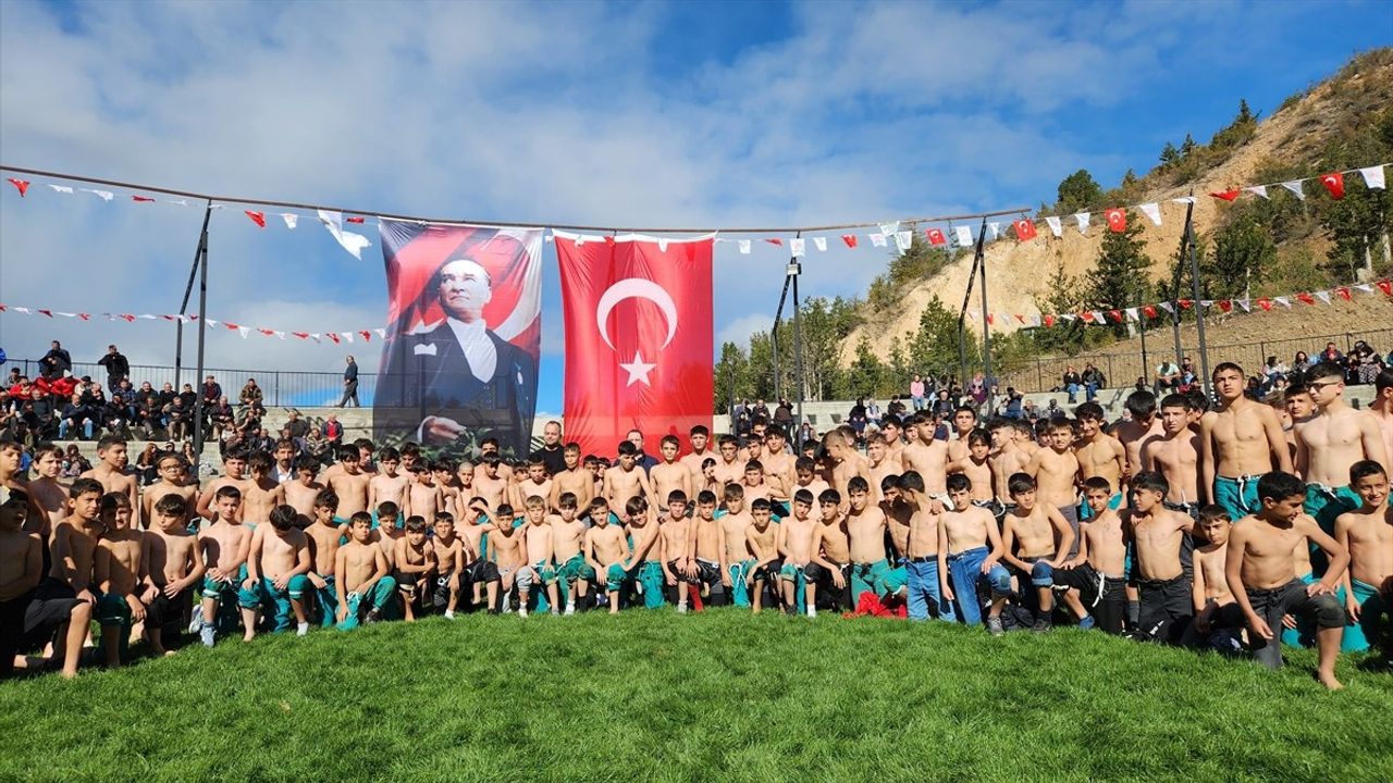 74. Yusufeli Geleneksel Karakucak Güreşleri Tamamlandı