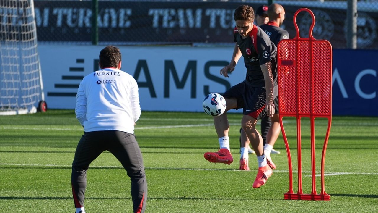 A Milli Futbol Takımı Karadağ Maçına Hazırlıklarını Sürdürüyor