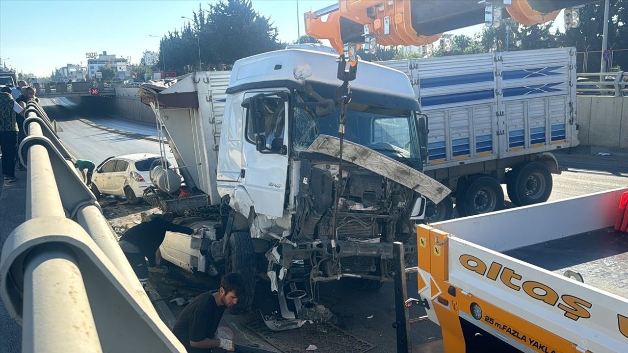 Adana'da Trafik Kazası: 1 Yaralı