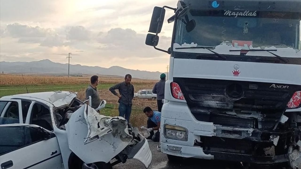 Afyonkarahisar'da Feci Trafik Kazası: 3 Ölü, 1 Ağır Yaralı