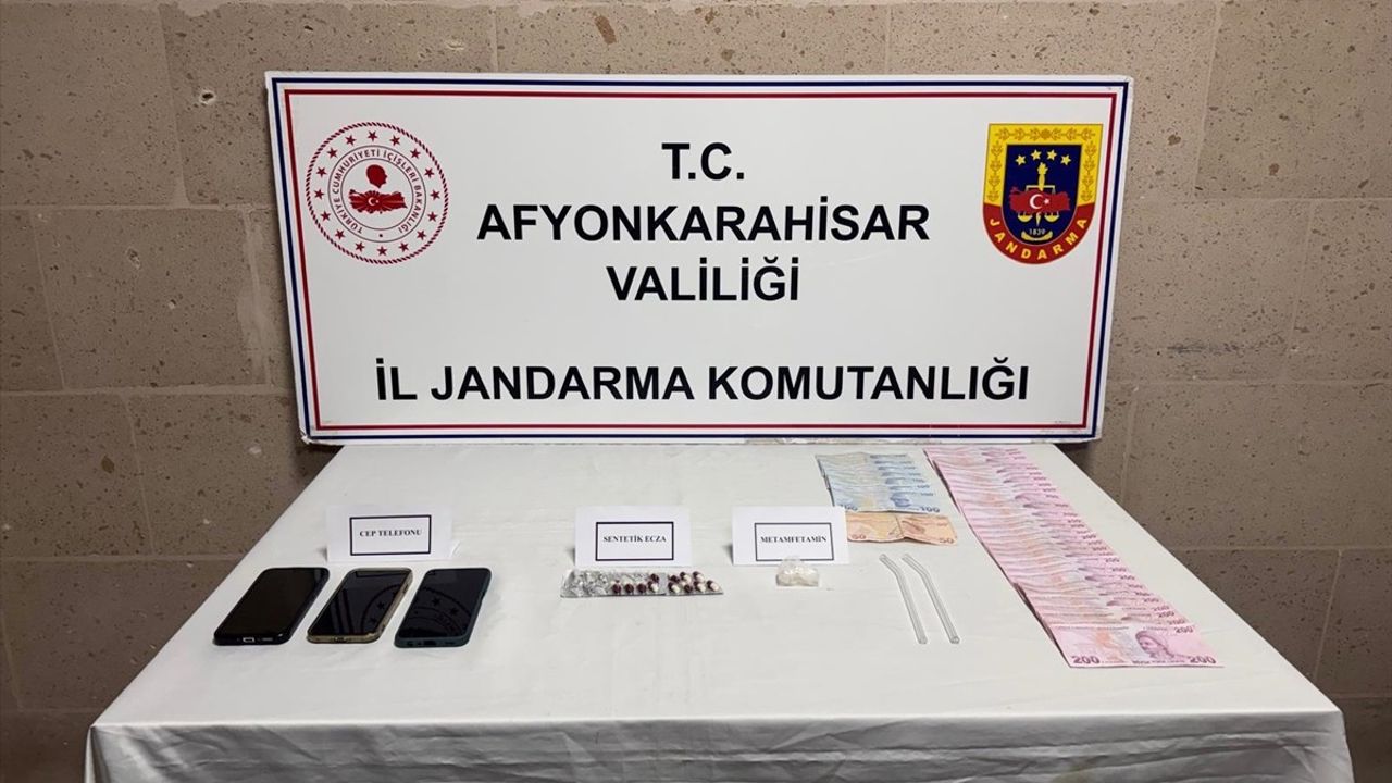 Afyonkarahisar'da Uyuşturucu Operasyonu: 3 Zanlı Yakalandı