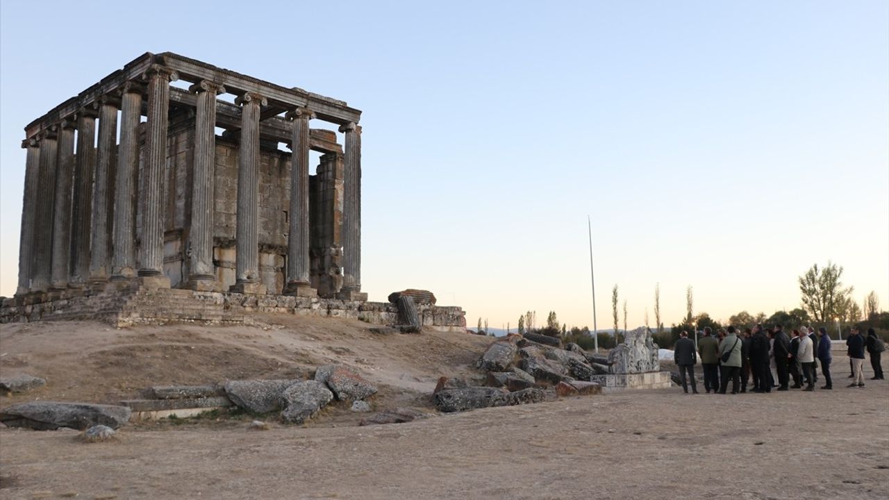 Aizanoi Antik Kenti'nde Aydınlatma Çalışmaları Tamamlandı