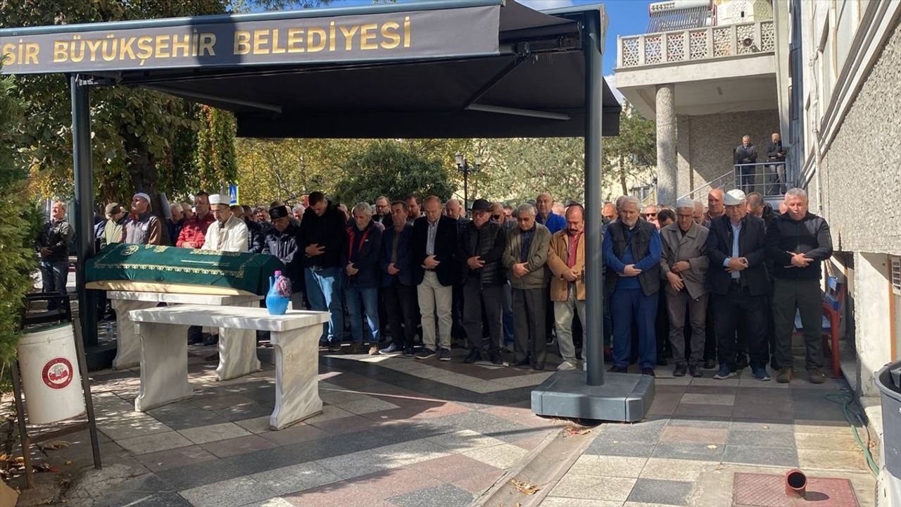 Aksaray'daki Otobüs Kazasında Hayatını Kaybeden Çift Balıkesir'de Defnedildi