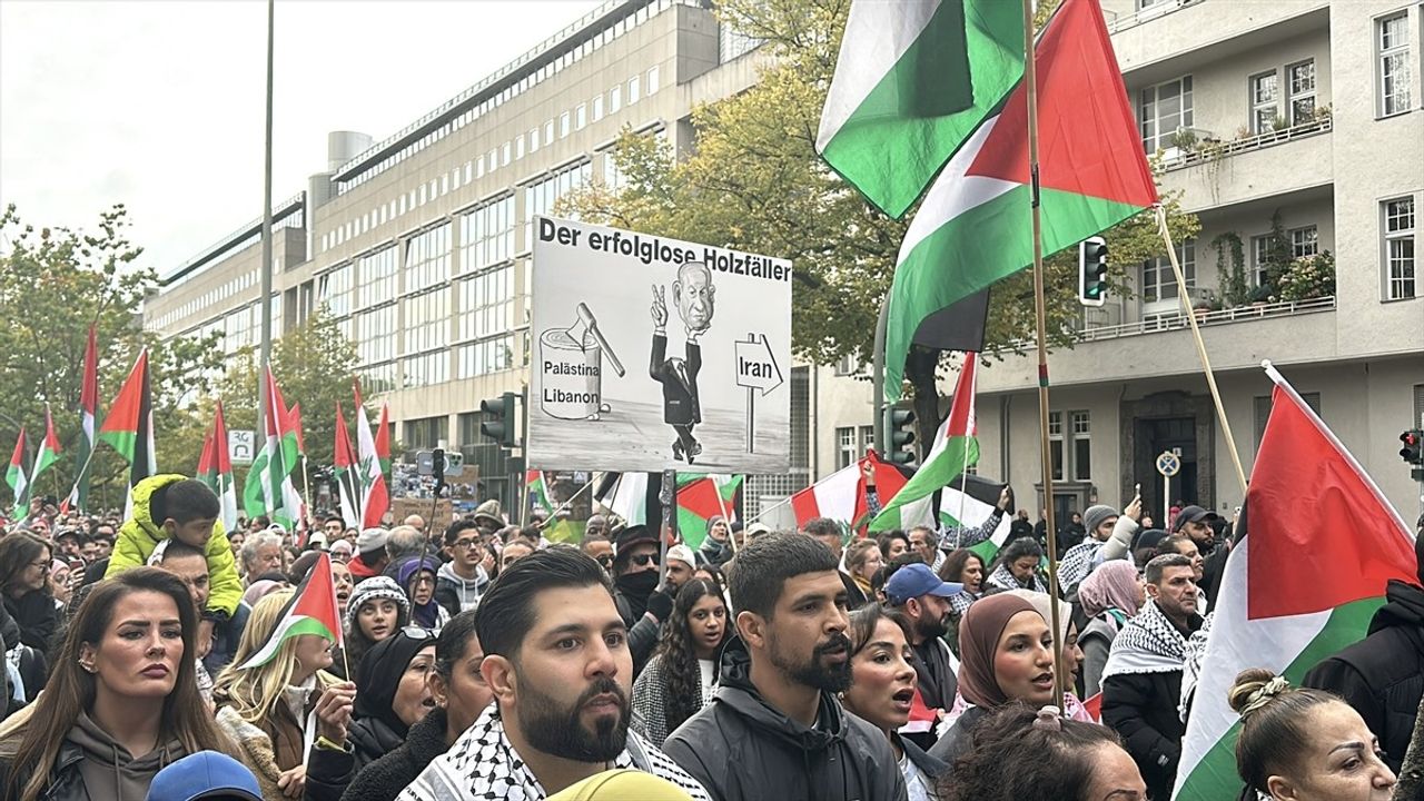 Almanya'da Filistin Destek Gösterisi ve Polis Şiddeti Protesto Edildi