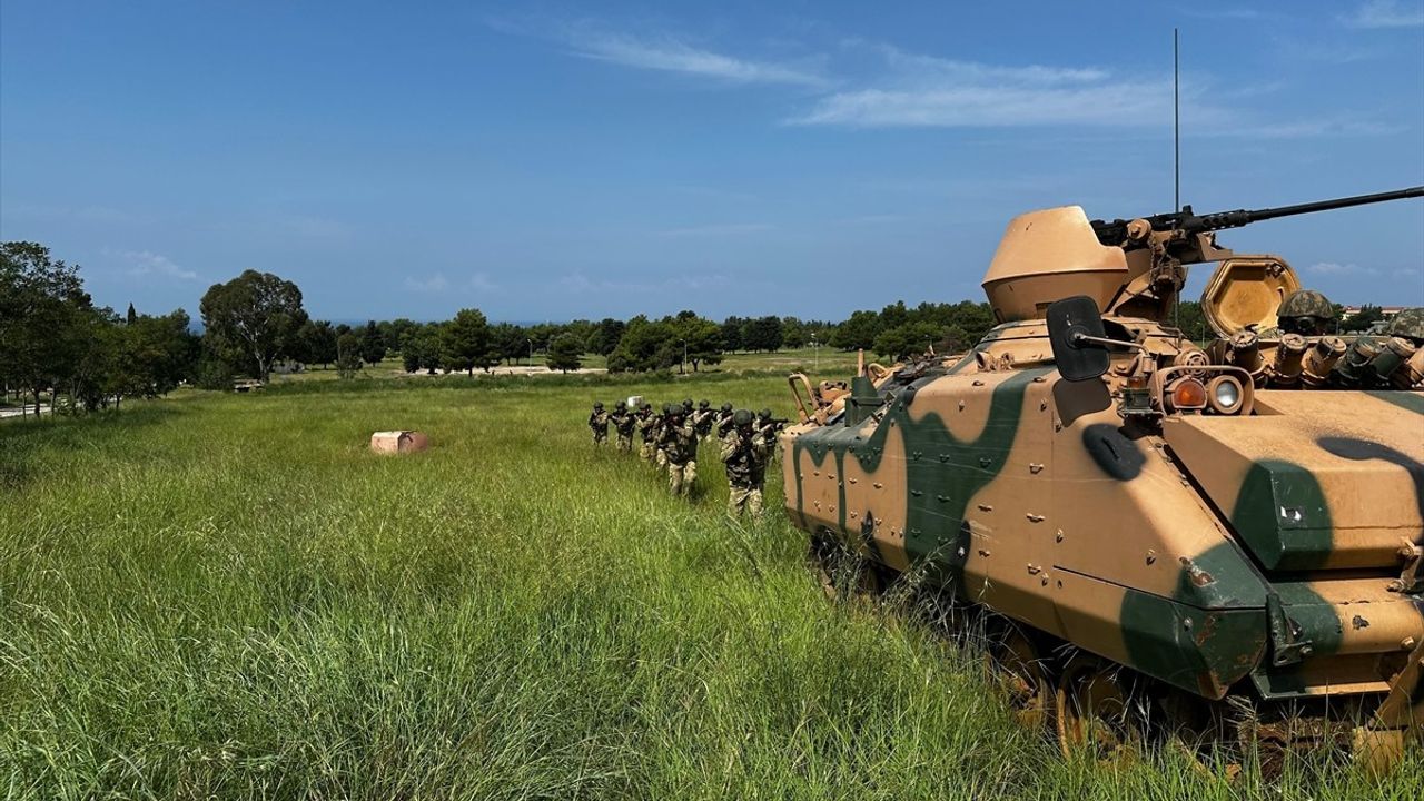 Amfibi Deniz Piyadeleri Helikopter ve Tank Piyade İşbirliği Eğitiminde