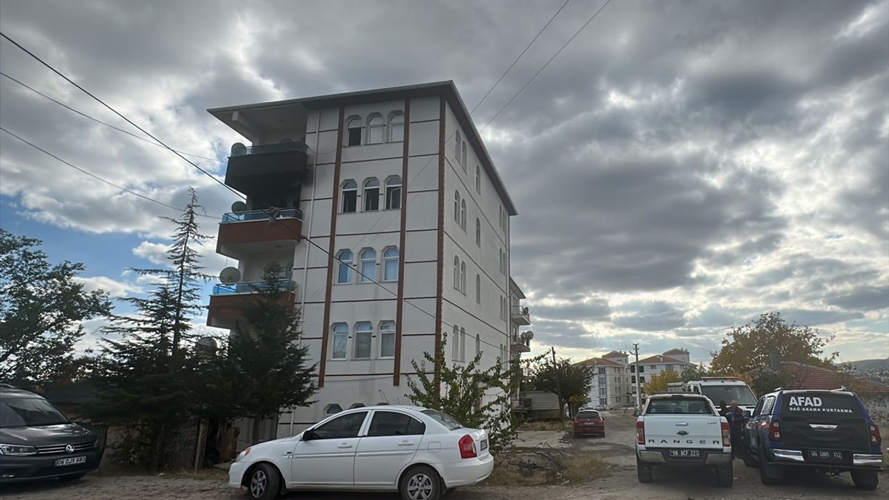 Ankara Çubuk'ta Apartmanda Yangın Çıktı