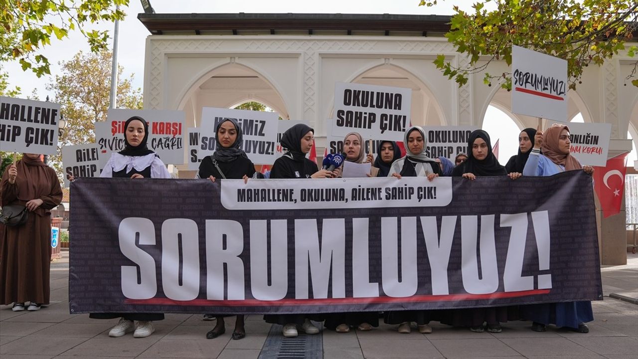 Ankara'da Kadına Yönelik Şiddeti Protesto Etmek İçin Bir Araya Geldiler