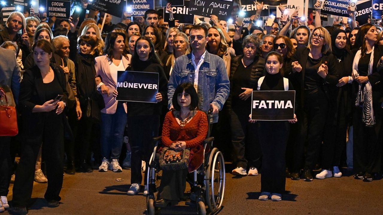 Ankara'da 'Simsiyah' Yürüyüşü ile Dünya Kız Çocukları Günü Kutlandı