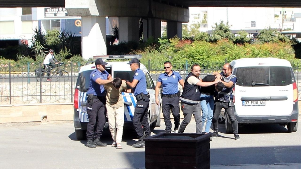 Antalya'da Polis Memuruna Silahlı Saldırı: 2 Şüpheli Adliyeye Sevk Edildi