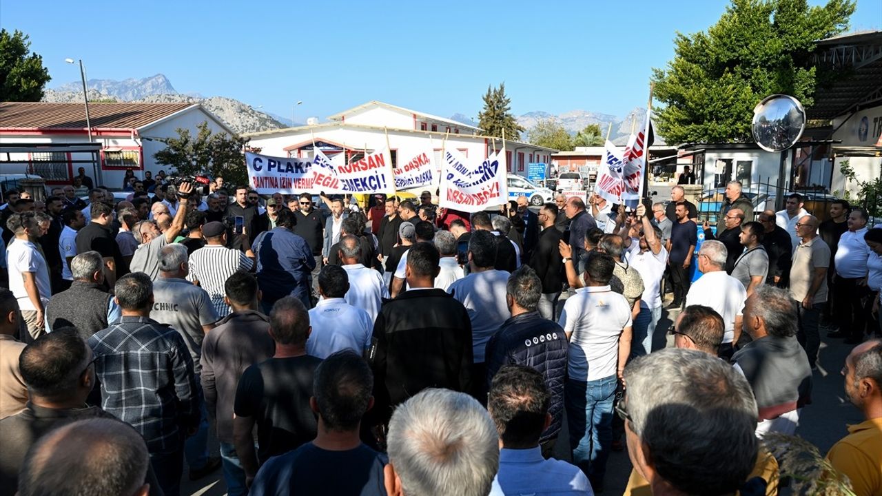 Antalya'da Ulaşım Esnafından UKOME'ye Protesto