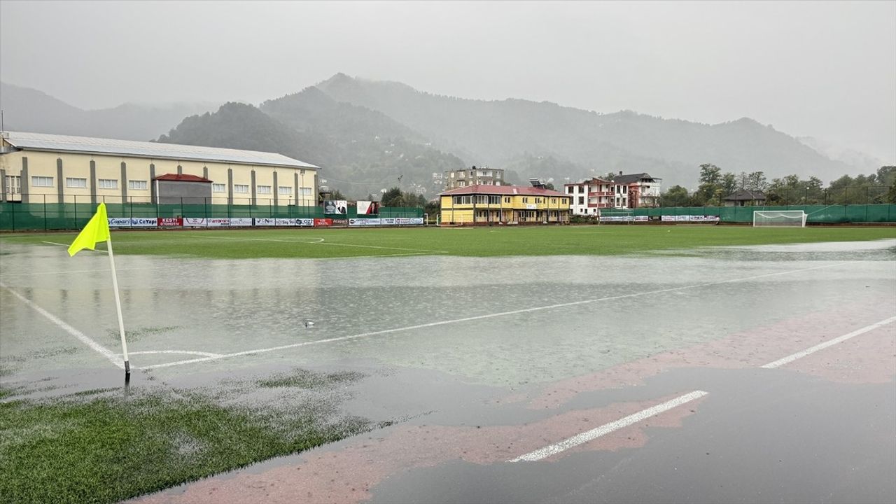 Artvin Hopaspor ve Tokat Belediye Plevnespor Maçı Sağanak Nedeniyle İlerleyen Tarihe Alındı